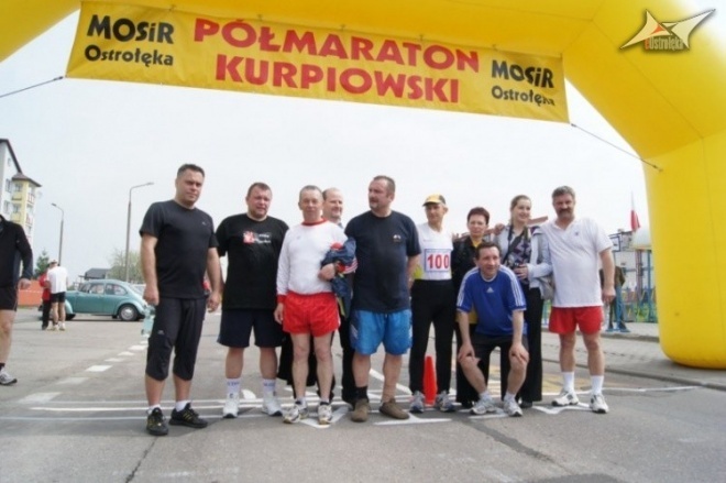 XVI Międzynarodowy Półmaraton Kurpiowski w Ostrołęce - PRZEDBIEGI (09.05.2010) - zdjęcie #54 - eOstroleka.pl